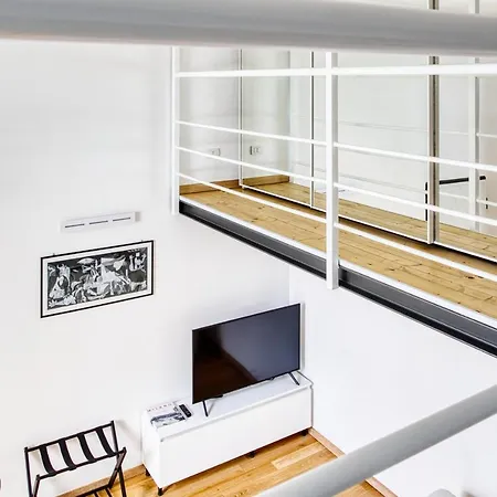 Joivy Charismatic 1-Bed Flat With Parking-2